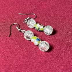 3 adet doğal taş küpe ve standı