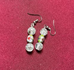 3 adet doğal taş küpe ve standı