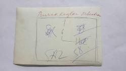 1967-68 HÜRRİYET ALTIN MİKROFON YARIŞMASI ORİJİNAL FOTOĞRAFI - 18 x 12 cm EBADINDA - YARIŞMADA SAHNE ALAN BURSA KIZLAR ORKESTRASI