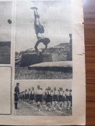 Ulus Çocukları Gazetesi - Turkish Newspaper - 8 Mayıs 1938 - sevgili çocuklara - büyük şefimiz Atatürk 19 Mayıs'ın 19. günü Samsun ayak basmıştı - 19 Mayıs Gençlik ve Spor bayramından fotoğraflar - 19 Mayıs şiiri - çocuklara masal küçük Yılmaz'ın tavşanları - bu oyunu biliyor muydunuz hayvan kuş balık - Tagordan çocuk şiirleri Gemici - rozet biriktiren küçük oyunculara - yeni bilmecemiz - bilmece ve boyamacalarımızdan hediye kazanan okuyucularımızdan soldan sağa sıra ile Ankara birinci ortaokulundan 81 Rıfkı Özbay Ankara Necati okulundan 127 Özer Özkök Antalya kale kapısından Harputlu yanında Mehmet Yalçın Elazığ ortaokulundan 514 Hamit Tezcan Diyarbakır Süleyman Nazif okulundan 61 Tevfik inan Zonguldak Yeniyol okulundan 166 Şensoy Ankara okuyucularımızdan P.Tamyecel İstanbul Üsküdar birinci ortaokulundan 64 Erdoğan Mengü Fotoğrafı - Miki Mouse korsanlar arasında karikatür - matbaa takımı kazananlar Ankara Atatürk okulu'ndan Sevim Timagur - büyük cep defteri kazanan İhsan Ünal