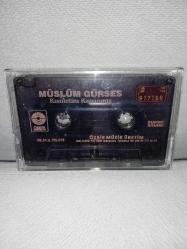 Kaset Müslüm Gürses kısmetim kapanmış albümü. Orijinal. Kartoneti yok. Sorunsuz çalışıyor