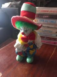 Elleri ve ayakları oynar yüzü eli porselen tümüyle el yapımı palyaço