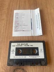 The Beatles - Past Masters - Volume 2 Kağıt Baskı Kaset (Kartonetin ön tarafnda sticker yapıştırılmış, Şarkı isimleri üstünde fosforlu kalemle çizikler var)