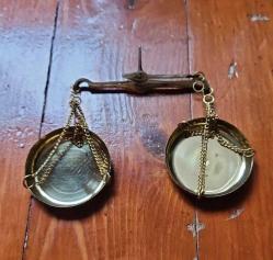 PİRİNÇ TERAZİ   ( Ahşap standlı küçük boy )