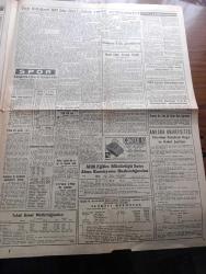 Akşam Gazetesi - Turkish Newspaper - 10 Ekim 1960 - Yassıada'dan Fotoğraflar - İnfaz Yerleri Açıklanmıyor - Alparslan Türkeş Yobazların Kafasını Ezmek Kararındayız Dedi - Düşük Cumhurbaşkanı Celal Bayar İle Düşük Başbakanı Adnan Menderes'e Ait En Son Fotoğraflar - Yassıadadaki Düşüklere Ait Fotoğrafları İrtibat Bürosu Gazetelere Arttırma İle Sattı - Kızkulesi Kahramanı Çizen Suat Yalaz - Köpek Ve Cumhurbaşkanı Yazan Müşerref Hekimoğlu Köşe Yazısı - Öğrenci Dertleri İçin Bir Büro Kuruldu - Burası Amerika Seyhan Bilbaşar Yazı Dizisi - Günahım Seni Sevmek Aşk Ve His Romanı Resimleyen Remzi - İlk Gün Sabık Cumhurbaşkanı Celal Bayar Hesap Verecek - Geyşa'nın Hatıra Defteri Yazan Kimiko Omura Yazı Dizisi - Bize Barbaroslu Derler Yazan Çizen Ratip Tahir Burak -  Nazlı İle Hamza Karikatür - Yaralı Gönül Çizgi Roman - İstanbul Ankara Radyosu Programı - Düşük Bakanlardan Samet Ağaoğlu Yassıada'nın Asker Berberinde Traş Oluyor fotoğraf - Beşiktaş Ankaragücünü Tek Farkla Yendi - Karagümrük Takımı