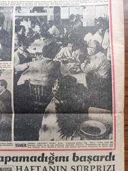 Akşam Gazetesi - Turkish Newspaper - 10 Ekim 1960 - Yassıada'dan Fotoğraflar - İnfaz Yerleri Açıklanmıyor - Alparslan Türkeş Yobazların Kafasını Ezmek Kararındayız Dedi - Düşük Cumhurbaşkanı Celal Bayar İle Düşük Başbakanı Adnan Menderes'e Ait En Son Fotoğraflar - Yassıadadaki Düşüklere Ait Fotoğrafları İrtibat Bürosu Gazetelere Arttırma İle Sattı - Kızkulesi Kahramanı Çizen Suat Yalaz - Köpek Ve Cumhurbaşkanı Yazan Müşerref Hekimoğlu Köşe Yazısı - Öğrenci Dertleri İçin Bir Büro Kuruldu - Burası Amerika Seyhan Bilbaşar Yazı Dizisi - Günahım Seni Sevmek Aşk Ve His Romanı Resimleyen Remzi - İlk Gün Sabık Cumhurbaşkanı Celal Bayar Hesap Verecek - Geyşa'nın Hatıra Defteri Yazan Kimiko Omura Yazı Dizisi - Bize Barbaroslu Derler Yazan Çizen Ratip Tahir Burak -  Nazlı İle Hamza Karikatür - Yaralı Gönül Çizgi Roman - İstanbul Ankara Radyosu Programı - Düşük Bakanlardan Samet Ağaoğlu Yassıada'nın Asker Berberinde Traş Oluyor fotoğraf - Beşiktaş Ankaragücünü Tek Farkla Yendi - Karagümrük Takımı