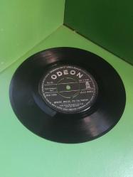 Sweet And Gentle (A) / Besame Mucho (B) – Cha Cha Cocktail