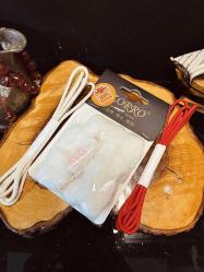 ÇAKMAK BAKIM KİTİ PAMUK KEÇE KIRMIZI VE BEYAZ RENKLİ ESKİ ANTİKA BENZİNLİ ÇAKMAK FİTİLLERİ 1 METRE KLAVUZLU FİTİL