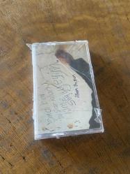 İLHAN ŞEŞEN - ŞİMDİ BEN BU ŞARKILARI KİME SÖYLİYEYİM - KASET (JELATİNİNDE)