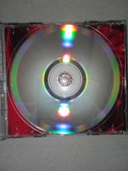 Cd Şebnem Ferah Can kırıkları albümü. Orijinal. 2005 Pasaj. Disk 10 üzerinden 9. Sorunsuz çalışıyor. Koleksiyonluk