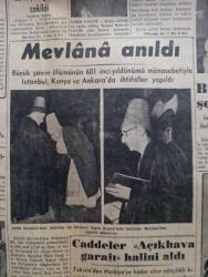 Vatan Gazetesi - Turkish Newspaper - 18 Aralık 1954 - huzurun sırları yazan Ahmet Emin Yalman Başmakale - Yunan hükümeti şiddetli ve ciddi tedbirler alıyor - Atina'da bugün yapılacak mitingler - Papagos hadiseleri takbih ettiğini bildirdi - Selanikte Amerikan konsolosluğu önünde toplanmaya çalışan nümayişçileri çelik miğferli jandarmalar coplarla dağıtmaya çalışırlarken Fotoğrafı - Celal Bayar'a kıbrıs'tan Sevinç telgrafları çekildi - başvekil Adnan Menderes yeni yatırımlar yapılacağını söyledi - Zafer gazetesinde çıkan garip bir yazı - otomobil sevdası Yazan İsmail Ateş Yazı Dizisi - Taksim Harbiye arasında caddeler açık hava garajı haline geldi fotoğraf - 40 sandık sahte bal yakalandı - Ziraat Bankası - Gripin - İstanbul Ankara İzmir Radyosu Programı - Good Year lastikleri - bulmaca - Doktor Rifat İnsel - İstanbul Konya Ve Ankara'da Mevlana anması yapıldı Fotoğrafı - kira kanunu karma komisyonu verildi - İzmir valiliği'ne tayin edilen Kemal Hadımlı Fotoğrafı - Venizelos Kıbrıs fikri