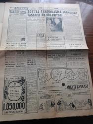 Vatan Gazetesi - Turkish Newspaper - 10 Ekim 1960 - Menfi Bir Sağanak yazan Ahmet Emin Yalman Başmakale - Sabıkların ilk resimleri - düşük Başbakan Adnan Menderes Yassıada'da tutuklu bulunduğu odada askeri berbere tıraş oluyor fotoğraf - düşük cumhurbaşkanı Celal Bayar Yassıada'da soruşturma kuruluna 28 Nisan olayları ile ilgili ifade veriyor fotoğraf - 6 7 Eylül olayları Kamil Önal tabutluğa girdi yazan Orhan Birgit - kaçaklar yazan Kemal Bekir Yazı Dizisi - Celal Bayar ve Adnan Menderes silah dağıtma suçundan 15 yıl hapis isteği ile yargılanacak - Düşüklerin zamanında Diyanet İşleri başkanı olan Eyüp Sabri Hayırlıoğlu vefat etti - gerçek ve düş yazan Oktay Akbal - Yassıada duruşmaları yazan Emil Galip Sandalcı - yüksek soruşturma kurulu gerekçeli kararının metni - Adnan Menderes kendini astırmaya razıydı - Kral Lear oyunu Tunç Yalman ve Ertuğrul Bilda Fotoğrafı - Altan Erbulak ile Erol Günaydın Fotoğrafı - Beşiktaş Ankaragücü'nü mağlup etti - Ethem Menderes'in ifadesi Fotoğrafı