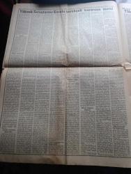 Vatan Gazetesi - Turkish Newspaper - 10 Ekim 1960 - Menfi Bir Sağanak yazan Ahmet Emin Yalman Başmakale - Sabıkların ilk resimleri - düşük Başbakan Adnan Menderes Yassıada'da tutuklu bulunduğu odada askeri berbere tıraş oluyor fotoğraf - düşük cumhurbaşkanı Celal Bayar Yassıada'da soruşturma kuruluna 28 Nisan olayları ile ilgili ifade veriyor fotoğraf - 6 7 Eylül olayları Kamil Önal tabutluğa girdi yazan Orhan Birgit - kaçaklar yazan Kemal Bekir Yazı Dizisi - Celal Bayar ve Adnan Menderes silah dağıtma suçundan 15 yıl hapis isteği ile yargılanacak - Düşüklerin zamanında Diyanet İşleri başkanı olan Eyüp Sabri Hayırlıoğlu vefat etti - gerçek ve düş yazan Oktay Akbal - Yassıada duruşmaları yazan Emil Galip Sandalcı - yüksek soruşturma kurulu gerekçeli kararının metni - Adnan Menderes kendini astırmaya razıydı - Kral Lear oyunu Tunç Yalman ve Ertuğrul Bilda Fotoğrafı - Altan Erbulak ile Erol Günaydın Fotoğrafı - Beşiktaş Ankaragücü'nü mağlup etti - Ethem Menderes'in ifadesi Fotoğrafı