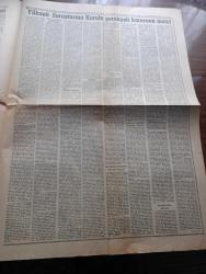 Vatan Gazetesi - Turkish Newspaper - 10 Ekim 1960 - Menfi Bir Sağanak yazan Ahmet Emin Yalman Başmakale - Sabıkların ilk resimleri - düşük Başbakan Adnan Menderes Yassıada'da tutuklu bulunduğu odada askeri berbere tıraş oluyor fotoğraf - düşük cumhurbaşkanı Celal Bayar Yassıada'da soruşturma kuruluna 28 Nisan olayları ile ilgili ifade veriyor fotoğraf - 6 7 Eylül olayları Kamil Önal tabutluğa girdi yazan Orhan Birgit - kaçaklar yazan Kemal Bekir Yazı Dizisi - Celal Bayar ve Adnan Menderes silah dağıtma suçundan 15 yıl hapis isteği ile yargılanacak - Düşüklerin zamanında Diyanet İşleri başkanı olan Eyüp Sabri Hayırlıoğlu vefat etti - gerçek ve düş yazan Oktay Akbal - Yassıada duruşmaları yazan Emil Galip Sandalcı - yüksek soruşturma kurulu gerekçeli kararının metni - Adnan Menderes kendini astırmaya razıydı - Kral Lear oyunu Tunç Yalman ve Ertuğrul Bilda Fotoğrafı - Altan Erbulak ile Erol Günaydın Fotoğrafı - Beşiktaş Ankaragücü'nü mağlup etti - Ethem Menderes'in ifadesi Fotoğrafı