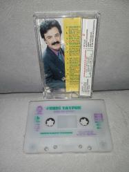 Kaset Ferdi Tayfur Gelirsen Bana da söyle albümü. Orijinal. Raks 1991 baskı. Baştan sona dinlendi sorunsuz çalışıyor. Koleksiyonluk