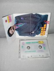 Kaset Ferdi Tayfur Gelirsen Bana da söyle albümü. Orijinal. Raks 1991 baskı. Baştan sona dinlendi sorunsuz çalışıyor. Koleksiyonluk