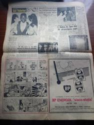 Hürriyet Gazetesi - 1 Mart 1961 - Sabık Bakan Muharrem İhsan Kızıloğlu İstifa Etti Fotoğrafı - Seçim Arifesinde Alınan Kararlar Yarın Birer Birer Müjdelenecek - Cemal Gürsel'in Sol Kolu Da Demir Gibi Fotoğrafı - Demokrat Partili 109 Kişi Yeni Türkiye Partisine Girdi -  Zelzele Elazığ Sivrice'de duvarlar çatladı - Fatih'in Kıymetli Şehzadesi Cem Sultan'ın Kabri Açılmış - Hasan Ali Yücel'in Cenazesi Ankara'ya Nakledilecek - İngiliz yazar Miss Emma Yorke hükümetin davetlisi olarak memleketimize geldi fotoğraf - Zeki Müren yeni Maksim salonlarında - İstanbul Ankara Radyosu Programı - Gün Battıktan Sonra Aşk Romanı Yazan Elizabeth Seiffert Yazı Dizisi - Dedektif Nik'in Maceraları Çizgi Roman - Bozkurt Mensucat Sanayi - Dünya Futbolunun 1 Numaralı Yıldızı Pele Seneye Avrupa'da Oynayacak fotoğrafı - Galatasaray Kalan Son 13 Maçını da İstanbul'da Oynuyor - Spor Toto'da 13 Bilenlerin Sayısı üçe Yükseldi - Güngörmüşler Çizgi Roman - Gökler Hakimi Gordon Çizgi Roman - Haftanın Maçları