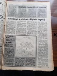 Cumhuriyet Dergi Gazetesi - Turkish Newspaper - 4 Haziran 1979 - Bülent Ecevit'i kızdıran kampanyanın öyküsü - Ne yiyoruz ne içiyoruz - makyajda Dünya dördüncüsüyüz - Ve Yine IMF - Dışişleri Bakanı Profesör Gündüz Ökçün - bir piyano maratoncusu Sovyet piyanisti Richter - porno salgını tüm dünyayı sardı - Cannes şenliği ve çıplaklar fotoğraf - et ve balık kurumu görevi sorunları - süt en gerekli besin - SEK İzmir fabrikası - Elvan gazozları - balık pazarında a'dan z'ye her şey satılıyor Fotoğrafı - Tariş zeytinyağları - ağzının tadını bilen bir sofra üstadı Mahmut Baler Fotoğrafı - lahmacunun yükselişi - 1979 Avrupa besin ödülü alan ETİ - bira kola gazoz savaşı - ünlü sanatçı Muazzez Abacı ile yine ünlü kabadayı Hasan Heybetli ilişkisi Fotoğrafı - Schweppes gazoz - Jane Fonda'nın yatak odası ve FBI - Filiz makarna - Besin Üstün Piliç - bakkalın kızı Margaret Thatcher İngiltere başbakanı Fotoğrafı - uzayda soğan da yetiştirildi - Efes Pilsen Bira - Komili - Pınar Süt ürünleri - Gima