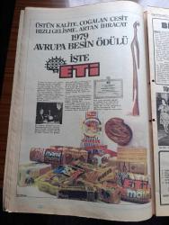 Cumhuriyet Dergi Gazetesi - Turkish Newspaper - 4 Haziran 1979 - Bülent Ecevit'i kızdıran kampanyanın öyküsü - Ne yiyoruz ne içiyoruz - makyajda Dünya dördüncüsüyüz - Ve Yine IMF - Dışişleri Bakanı Profesör Gündüz Ökçün - bir piyano maratoncusu Sovyet piyanisti Richter - porno salgını tüm dünyayı sardı - Cannes şenliği ve çıplaklar fotoğraf - et ve balık kurumu görevi sorunları - süt en gerekli besin - SEK İzmir fabrikası - Elvan gazozları - balık pazarında a'dan z'ye her şey satılıyor Fotoğrafı - Tariş zeytinyağları - ağzının tadını bilen bir sofra üstadı Mahmut Baler Fotoğrafı - lahmacunun yükselişi - 1979 Avrupa besin ödülü alan ETİ - bira kola gazoz savaşı - ünlü sanatçı Muazzez Abacı ile yine ünlü kabadayı Hasan Heybetli ilişkisi Fotoğrafı - Schweppes gazoz - Jane Fonda'nın yatak odası ve FBI - Filiz makarna - Besin Üstün Piliç - bakkalın kızı Margaret Thatcher İngiltere başbakanı Fotoğrafı - uzayda soğan da yetiştirildi - Efes Pilsen Bira - Komili - Pınar Süt ürünleri - Gima