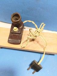 K117----BAKALİT KROKODİL 1940'LAR SEYYAR LAMBA