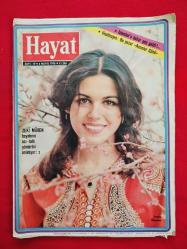 Hayat Dergisi - 6 Mayıs 1976 - Sayı : 19 - Zeki Müren, Hülya Koçyiğit, Fatma Girik, Nurhan Damcıoğlu, Reklamlar, ... - Orta Sayfa Renkli Poster