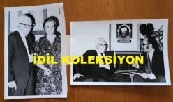 DEMOKRAT PARTİ'NİN (DP) İLK KURUCLARINDAN ve TÜRKİYE BÜYÜK MİLLET MECLİSİ ESKİ BAŞKANLARINDAN REFİK KORALTAN'IN ORİJİNAL 2'Lİ FOTOĞRAF SETİ - 18 x 12 cm EBADINDA - REFİK KORALTAN EVİNDE RÖPORTAJ VERİRKEN ve AYNI GÜN EŞİYLE YAN YANA POZ VERİRKEN ÇEKİLMİŞ 2 FARKLI KARE