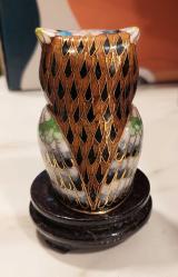 China, Minyatür Baykuş Figürü Cloisonne Pirinç Üzeri Mineli El Yapımı Detaylı (Asya Sanatı) Kusursuz ve Mükemmel Durumda. (Pirinç-Renkli) Koleksiyonluk. Siyah Ahşap Standlı. 1945'ler (40 gr/5,5×3,6 cm) Nadir/Az Çıkar.