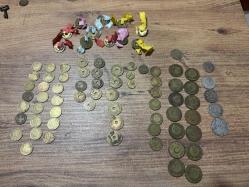 Antika Paralar 1950 öncesi  Farklı dönemler farklı basım Kuruşlar,Paralar 1 Kuruş  4 adet 5 Kuruş 4 adet 10 Kuruş 8 adet 25 Kuruş 15 adet  10 Para 22 Adet O dönem ne kadar değerliydi acaba kuruşlara kurdeleler bağlanmış Toplu olarak satılıktır. En iyi teklifi verene ve değerini bilene verilecektir. Komik rakamlar teklif etmeyiniz lütfen