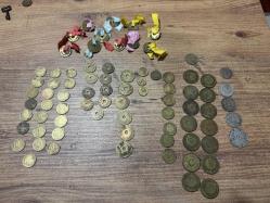 Antika Paralar 1950 öncesi  Farklı dönemler farklı basım Kuruşlar,Paralar 1 Kuruş  4 adet 5 Kuruş 4 adet 10 Kuruş 8 adet 25 Kuruş 15 adet  10 Para 22 Adet O dönem ne kadar değerliydi acaba kuruşlara kurdeleler bağlanmış Toplu olarak satılıktır. En iyi teklifi verene ve değerini bilene verilecektir. Komik rakamlar teklif etmeyiniz lütfen