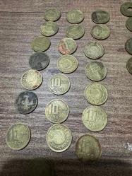 Antika Paralar 1950 öncesi  Farklı dönemler farklı basım Kuruşlar,Paralar 1 Kuruş  4 adet 5 Kuruş 4 adet 10 Kuruş 8 adet 25 Kuruş 15 adet  10 Para 22 Adet O dönem ne kadar değerliydi acaba kuruşlara kurdeleler bağlanmış Toplu olarak satılıktır. En iyi teklifi verene ve değerini bilene verilecektir. Komik rakamlar teklif etmeyiniz lütfen