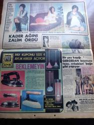 Günaydın Gazetesi - Turkish Newspaper - 24 Aralık 1970 - Dansöz Süreyya İz vücudunu gösteren şeffaf elbise ile sahneye çıkmak için izin istedi Fotoğrafı - Demokrat Parti'nin başkanlığına Ferruh Bozbeyli getirildi - emlak kredi bankası 6 milyon alacağını tahsil edemeyince Şelefyan'ın Bursa'daki tütünlerine el konuldu - 15 gün önce kaybolan şef garson Necati Erdem'i karısı ağlayarak morgta aradı Fotoğrafı - ilaç fiyatlarına %40 zam yapıldı - Kioki Samuta tek tekerlekli bisikletle dünya turu yapıyor Türkiye'de Fotoğrafı - Jim Maykıl fotoğraf - İstanbul sinemalar programı - İstanbul Ankara İzmir Radyosu Programı - Boluspor antrenörü Dinka'nın futbolcular için hazırladığı kuvvet macununun reçetesi - 40 yaşındaki boksör Şefaattin Özcan oğlu yaşındaki boksörlere ringde pes dedirtti Fotoğrafı - Altaylı taraftarlar toplu halde Kazan kaldırdı - bir çay kaşığı gergedan boynuzu erkekleri boğa gibi yapıyor fotoğraf - John Wayne aynı filmde bütün ailesini oynatıp 6 milyon dolar kazandırdı Fotoğrafı