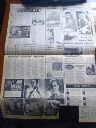Günaydın Gazetesi - Turkish Newspaper - 15 Şubat 1971 - Ferruh Bozbeyli Yüksel Menderes ve Sadettin Bilgiç'i İzmir havaalanında onbin kişi karşıladı Fotoğrafı - Demokrat Parti Ege'den taarruzu geçti - Ajda Pekkan Paris'te Fransız kızı Anjelik'i evlat edindi Fotoğrafı - Diyanet İşleri Başkanı Lütfi Doğan peruk dinimize aykırı dedi - Bülent Ecevit dinamitleme ve banka soygunu olaylarında iktidarın rolü var dedi - Aşk doktoru Werner Schütze Almanya'yı birbirine kattı Fotoğrafı - Mehmet Ali Aybar Türkiye İşçi Partisi'nden istifa etti fotoğraf - kocası çek bombası Olinka Berova'ya soyunmayı yasak etti Fotoğrafı - ölümden korkmayanlar filmi fotoğraf - Pamuk Prenses ve Yedi Cüceler başrolde Zeynep Değirmencioğlu Fotoğrafı - İstanbul Ankara İzmir Radyosu Programı -  Jim Maykıl Foto Roman - Beyoğlu sosyal sigortalar Hastanesi'nde cinler top oynuyor - banka soygunları ve sabotajları artınca Vali Vefa Poyraz tedbir alınması için toplantı yaptı - Feri Cansel yapılan tabloyu beğenmedi Fotoğrafı