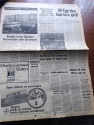 Günaydın Gazetesi - Turkish Newspaper - 15 Şubat 1971 - Ferruh Bozbeyli Yüksel Menderes ve Sadettin Bilgiç'i İzmir havaalanında onbin kişi karşıladı Fotoğrafı - Demokrat Parti Ege'den taarruzu geçti - Ajda Pekkan Paris'te Fransız kızı Anjelik'i evlat edindi Fotoğrafı - Diyanet İşleri Başkanı Lütfi Doğan peruk dinimize aykırı dedi - Bülent Ecevit dinamitleme ve banka soygunu olaylarında iktidarın rolü var dedi - Aşk doktoru Werner Schütze Almanya'yı birbirine kattı Fotoğrafı - Mehmet Ali Aybar Türkiye İşçi Partisi'nden istifa etti fotoğraf - kocası çek bombası Olinka Berova'ya soyunmayı yasak etti Fotoğrafı - ölümden korkmayanlar filmi fotoğraf - Pamuk Prenses ve Yedi Cüceler başrolde Zeynep Değirmencioğlu Fotoğrafı - İstanbul Ankara İzmir Radyosu Programı -  Jim Maykıl Foto Roman - Beyoğlu sosyal sigortalar Hastanesi'nde cinler top oynuyor - banka soygunları ve sabotajları artınca Vali Vefa Poyraz tedbir alınması için toplantı yaptı - Feri Cansel yapılan tabloyu beğenmedi Fotoğrafı