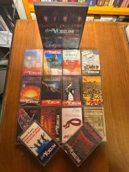 Grup Yorum:  14 Kaset Lot + Grup Yorum: 25. Yıl İstanbul İnonu Stadyumu Konseri - DVD ( Türküler Susmaz Halaylar Sürer...) + Poster eki ike birlikte