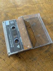 BÜLENT ORTAÇGİL İÇİN SÖYLENMİŞ BÜLENT ORTAÇGİL ŞARKILARI 1 / ŞARKILAR BİR OYUNDUR - ŞEBNEM FERAH / MAVİ SAKAL / MOR VE ÖTESİ... KASET