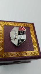 ROZET, BEŞİKTAŞIMIZ VE ATATÜRK ÜN MİNELİ VE GÜMÜŞ KAPLAMA KULLANILMAMIŞ KUTUSUNDA ÖZEL ROZETİ 598