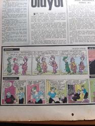 Hürriyet Gazetesi - Turkish Newspaper - 27 Ocak 1973 - Cumhurbaşkanı kim olacak - Adalet Partisi Cumhuriyet Halk Partisi ve Demokrat Parti sürenin uzatılmasına karşı - Bülent Ecevit meclis görevini yapacaktır dedi - Sağmalcılar cezaevinde kaliteli esrar imal ediliyor - esrarı nakletmek suçundan 30 yıl hapse mahkum olan Alman turist Hans Dieter Goachi Fotoğrafı - gümrük ve tekel Bakanı Haydar Özalp kaçak sigara ile mücadeleyi yapanların cebinde kaçak sigara var dedi - Almanlar erkek ve kadın seks sembolü seçti Fotoğrafı - Vietnam'da ateşkes Bugün 3 ayrı törenle imzalanıyor - Paris'te son tango filmi için yargılanan Marlon Brando 3 yıla kadar hapsolacak - Tarkan yazan ve çizen Sezgin Burak - geriye bakmayacağım yazan ve çizen Faruk Geç - Deri İş'te toplu sözleşme imzalandı lokavt ve grev kaldırıldı - Jacqueline Onassis'in çıplak fotoğraflarının müstehcen olmadığına mahkeme karar verdi - Türk İş'in kurduğu işçi sitesi için tahkikat açıldı - protestocu şarkıcılar Joan Baez ve Bob Dylan