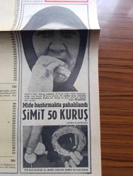 Hürriyet Gazetesi - Turkish Newspaper - 6 Aralık 1970 - Yüksekkaldırımlı Bernie Confeld güzel sevgilisi Vicki'yi boğmaya kalktı Fotoğrafı - adam başına yıllık gelir bakımından dünya 78. düştük - beğenmediğimiz İsrail eski vilayetlerimiz Libya Tunus Cezayir bizi geçtiler - kara kış başladı - adam başına yıllık gelire göre ülkelerin sıralanışı - Türkiye bu sıralamada 56. Sırada - işçilerimiz 1976'da Avrupa'da serbestçe çalışabilecekler - maaş almayan binlerce memur var - mide bastırmakta pahalandı simit 50 kuruş Fotoğrafı - Hadiye Baki karnım acıkmıştı diyerek pahalı simit'ten dert yandı Fotoğrafı - Tarkan yazan ve çizen Sezgin Burak - Başlık yazan ve çizen Faruk Geç - Ali Esin'e göre hava durumu - büyük Dershane Cebeci Ankara - İstanbul Ankara İzmir Radyosu Programı - taksitle kürk satışları pak mağazalarında - Sara Kohen ile Veto ( Avram ) Mitrani nişanlandılar - Ankara radyosunda saat 10.30'da ne Yaşar ne yaşamaz - İstanbul radyosunda 16.45'te Can Etili'den türküler - Güzide Kasacı
