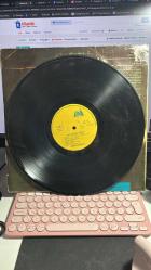 NEIL DIAMOND - HOT AUGUST NIGHT  - UNI MELODİ RECORDS 33'LÜK LONG PLAY 1973 - YERLİ BASKI - VINLY - KAPAKTA ÜSTTE RUTUBET KAYNAKLI YIPRANMA VAR