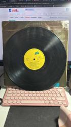 NEIL DIAMOND - HOT AUGUST NIGHT  - UNI MELODİ RECORDS 33'LÜK LONG PLAY 1973 - YERLİ BASKI - VINLY - KAPAKTA ÜSTTE RUTUBET KAYNAKLI YIPRANMA VAR