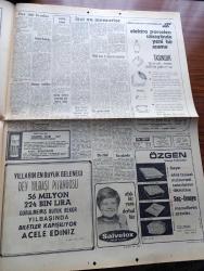 Hürriyet Gazetesi - Turkish Newspaper - 29 Aralık 1971 - 1972 Mart'ı vatandaşa yeni yükler getiriyor - her 100 liradan 32 lira vergi alınacak - 1964'te ise aynı paradan 14 lira vergi alınıyordu - İsrail'den sonra Danimarka'da modaya uydu kız askerler Fotoğrafı - Seul'de hayatını kaybeden kurmay Albay Fazıl Yüzbaşıoğlu eşi ve çocukları ile Fotoğrafı - seçim kanunu değişikliği Ocak ayında ele alınacak - gurbetteki sevgili yazan ve çizen Faruk Geç - İstanbul Ankara İzmir Radyosu Programı - bulmaca - Bingöl Kığı'da deprem 35 aile açıkta kaldı - anneleri hükümlü olan çocuklar gündüz okula gidiyor fotoğraf - otomobil içinde hem yemek yeniyor hem sergi izleniyor Fotoğrafı - Marlene Dietrich 70 yaşında fotoğraflar - 1898 model Renault sergide büyük ilgi gördü Fotoğrafı - aktüel ansiklopedisi - bizimkiler çizen Sezgin Burak - Güngörmüşler karikatür - Dedektif Nik karikatür - Fatoş karikatür - oto ithali için döviz gönderenin kazancını ispat etmesi istenecek - işverenler ekonomik tedbir istedi