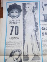 Hürriyet Gazetesi - Turkish Newspaper - 29 Aralık 1971 - 1972 Mart'ı vatandaşa yeni yükler getiriyor - her 100 liradan 32 lira vergi alınacak - 1964'te ise aynı paradan 14 lira vergi alınıyordu - İsrail'den sonra Danimarka'da modaya uydu kız askerler Fotoğrafı - Seul'de hayatını kaybeden kurmay Albay Fazıl Yüzbaşıoğlu eşi ve çocukları ile Fotoğrafı - seçim kanunu değişikliği Ocak ayında ele alınacak - gurbetteki sevgili yazan ve çizen Faruk Geç - İstanbul Ankara İzmir Radyosu Programı - bulmaca - Bingöl Kığı'da deprem 35 aile açıkta kaldı - anneleri hükümlü olan çocuklar gündüz okula gidiyor fotoğraf - otomobil içinde hem yemek yeniyor hem sergi izleniyor Fotoğrafı - Marlene Dietrich 70 yaşında fotoğraflar - 1898 model Renault sergide büyük ilgi gördü Fotoğrafı - aktüel ansiklopedisi - bizimkiler çizen Sezgin Burak - Güngörmüşler karikatür - Dedektif Nik karikatür - Fatoş karikatür - oto ithali için döviz gönderenin kazancını ispat etmesi istenecek - işverenler ekonomik tedbir istedi