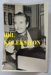 YEŞİLÇAM'IN EFSANE DUBLAJ SANATÇISI ABDURRAHMAN PALAY'IN ORİJİNAL FOTOĞRAFI - 18 x 12 cm EBADINDA - ABDURRAHMAN PALAY ÇAY ve SİGARA İÇERKEN YAKINDAN ÇEKİLMİŞ NET KALİTEDE BİR FOTOĞRAF