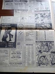 Hürriyet Gazetesi - Turkish Newspaper - 4 aralık 1971 - 14 bakanın kabineden çekilmesi üzerine Nihat Erim istifa etti - Mahir Çayan'ın arkadaşları hep birlikte ayaklanıp askerlerle kavga etmişlerdir Fotoğrafı - Sanıklar muhafızlara tekme tokat saldırdı - idamı istenen sanıklardan Rüçhan Manas askerlere bağırırken mahkeme başkanı Albay Vecdi Müftüoğlu araya girdi fotoğraf -İstanbul 3 nolu Sıkıyönetim mahkemesinde Dün duruşma sırasında çıkan olaylar -Nihat Erim Adalet Partisi Genel Sekreteri Nizamettin Erkmen ile görüştü - Süleyman Demirel Mütalaa serdedecek durumda değilim dedi - Mahir Çayan ve 4 arkadaşının kaçma olayı ile ilgili 11 asker tutuklandı - Tarkan yazan ve çizen Sezgin Burak - gurbetteki sevgili yazan ve çizen Faruk Geç - Orgeneral Faik Türün İstanbul'a döndü - İstanbul İzmir Ankara Radyosu Programı - 14 bakan 26 Mart'tan 3 Aralığa kadar Erim kabinesinde kaldı - Başbakan yardımcısı Sadi Koçaş Fotoğrafı - İçişleri Bakanı Osman Olcay fotoğraf - Ulaştırma Bakanı Cahit Karakaş -