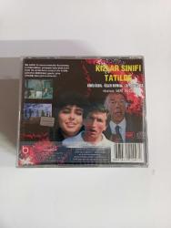 Kızlar sınıfı tatilde münir özkul - özlem onursal - gaffur uzuner   acılmamış ambalajında sıfır  koleksiyon klasik  vcd  film YILMAZ VİDEO