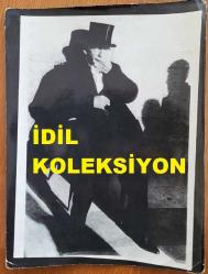 TÜRKİYE CUMHURİYETİ 2. CUMHURBAŞKANI İSMET İNÖNÜ'NÜN ORİJİNAL BÜYÜK BOY AJANS-BASIN FOTOĞRAFI - 24 x 18 cm EBADINDA - İSMET İNÖNÜ SMOKİNİYLE OTURURKEN ÇEKİLMİŞ BİR KARE