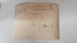 TÜRKİYE CUMHURİYETİ 2. CUMHURBAŞKANI İSMET İNÖNÜ'NÜN AİLESİNİN ORİJİNAL AJANS-BASIN FOTOĞRAFI - 15 x 12 cm EBADINDA - MEHVİBE İNÖNÜ EŞİNİN KABRİ BAŞINDA DUA EDİP KABİR ÖZEL DEFTERİNE ''CANIM PAŞACIĞIM, RUHUN ŞAD OLSUN'' YAZDI... ARALIK 1983