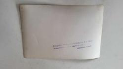 TÜRKİYE CUMHURİYETİ 2. CUMHURBAŞKANI İSMET İNÖNÜ'NÜN AİLESİNİN ORİJİNAL AJANS-BASIN FOTOĞRAFI - 18 x 12 cm EBADINDA - ÖMER İNÖNÜ, ANNESİ MEHVİBE İNÖNÜ'YE SARILIRKEN ÇEKİLMİŞ BİR KARE