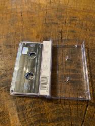 BİR'DEN BİR'E - RANA PİRİNÇÇİOĞLU / ANJELIKA AKBAR / ZARA - KASET