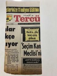 TERCÜMAN GAZETESİ KUPÜRÜ 27 x 11 cm ebatında Tek Yaprak 1980LER - TARİHTEN BUGÜNE İLHAN BARDAKÇI KÖŞE YAZISI-Halk'a Tercüman-Meclis'e, çifte baraj aşılıp girilecek-Seçim Kanunu-Meclisi'ni-«ÇİFTE BARAJ» sistemi nedir?-İlhan Öztrak-Tercüman-tarih'ten bugüne-İLHAN BARDAKÇI-Hitler'in iktidar günü...-Hitler-Röhm-Stalin-Mussolini-Clara Petacci